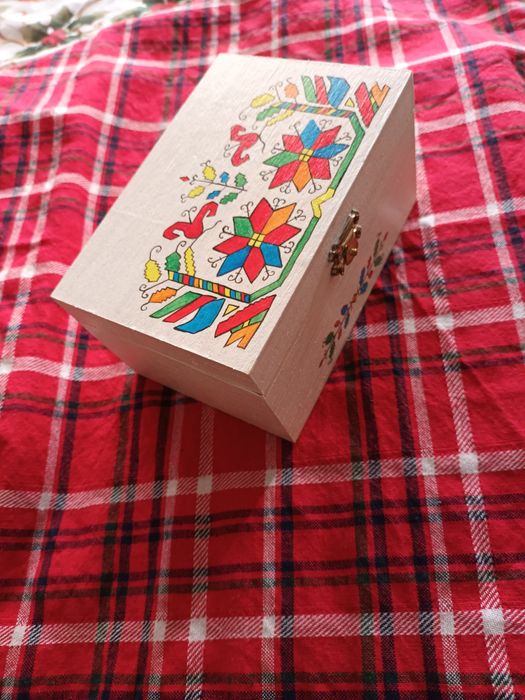 Ръчно рисувана кутия за бижута