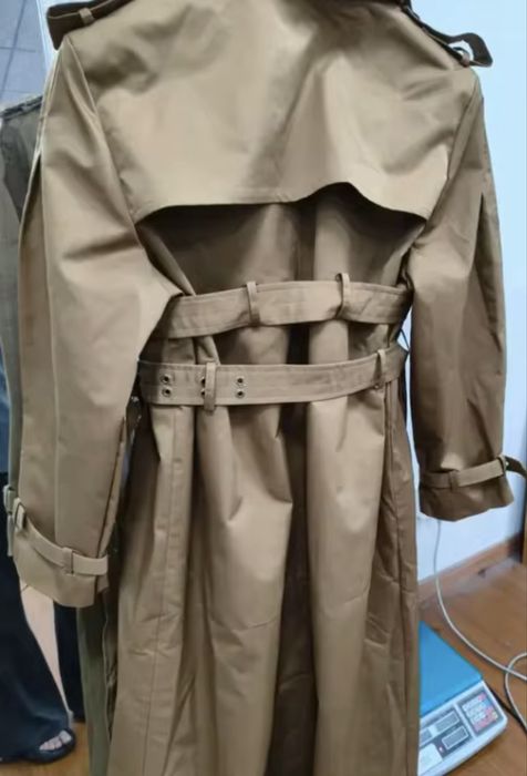 Trench crem cu curele, marime M, material tare foarte calitativ!