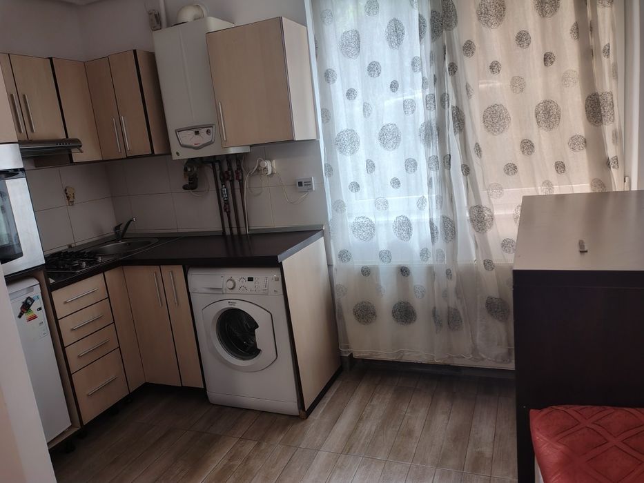 Închiriez garsoniera