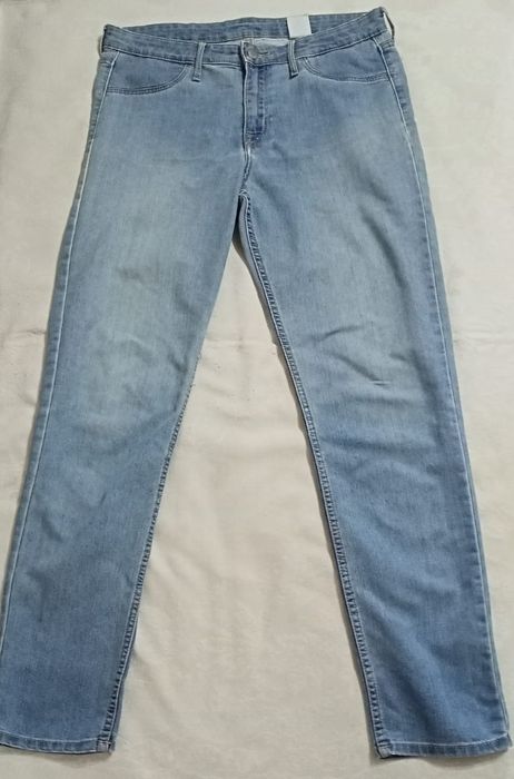 Продам женские джинсы