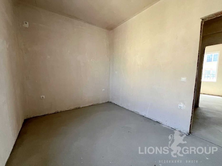 Продава се Четиристаен апартамент в Варна, Цветен квартал - 102 кв.м за 2442 €/кв.м - Снимка #3