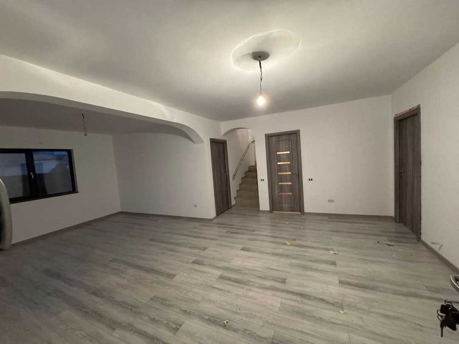 Interioare, Parchet, Zugraveli decorativa, Tencuieli, Gletuit