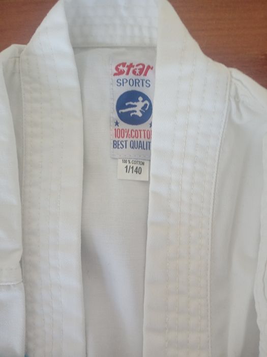 Продается одежда для занятий каратэ. Кимоно, новая, размер 4