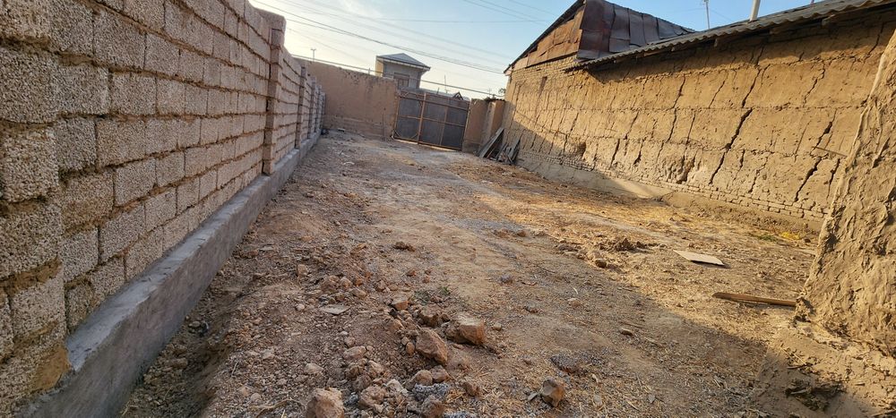 Yer sotiladi 2sotuh eski 16yillida