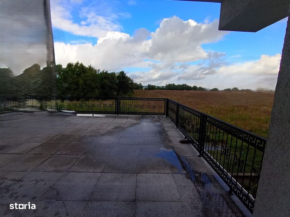 Zamca- zona cu verdeata. Apartament cu 2 camere decomandate