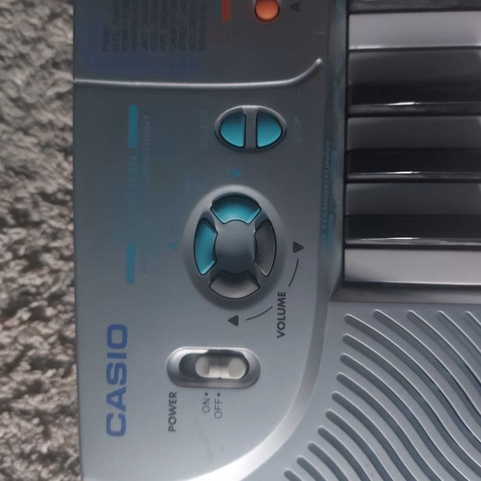Orga Casio (pian baterii) 100 de tonuri 5 cantece demo pret negociabil