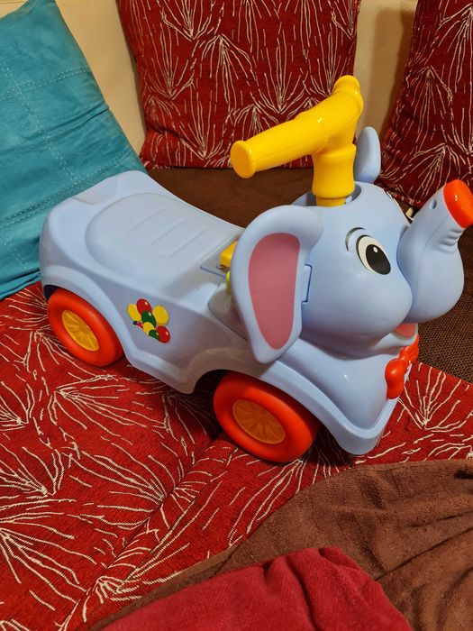 Elefant cu sunete, roti și șezut
