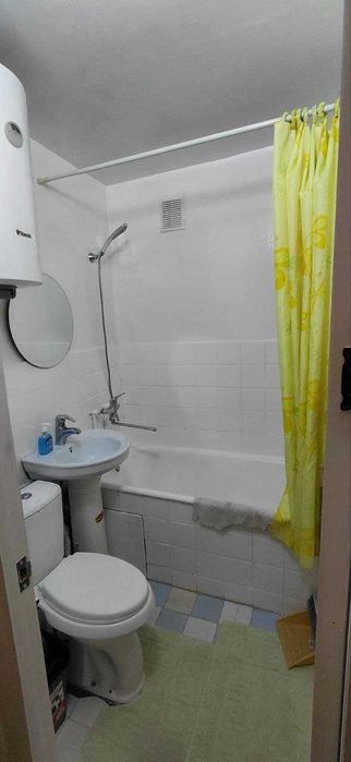 Ватний  Мерос магазини 2 хонали квартира ижарага берилади. ID: 1900