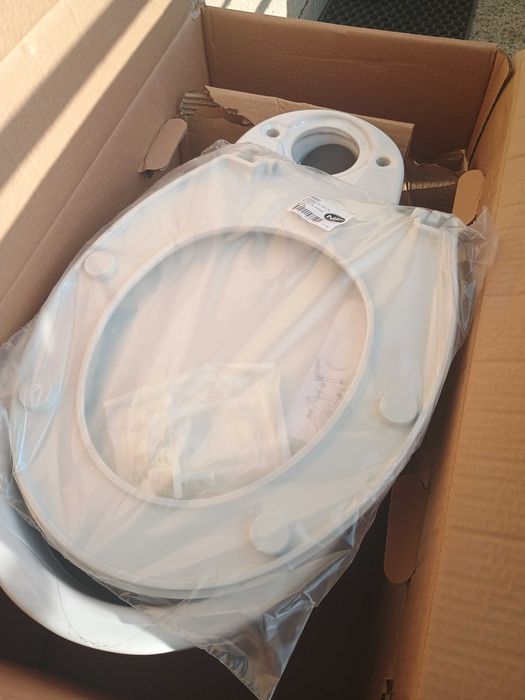 Тоалетна чиния спукана