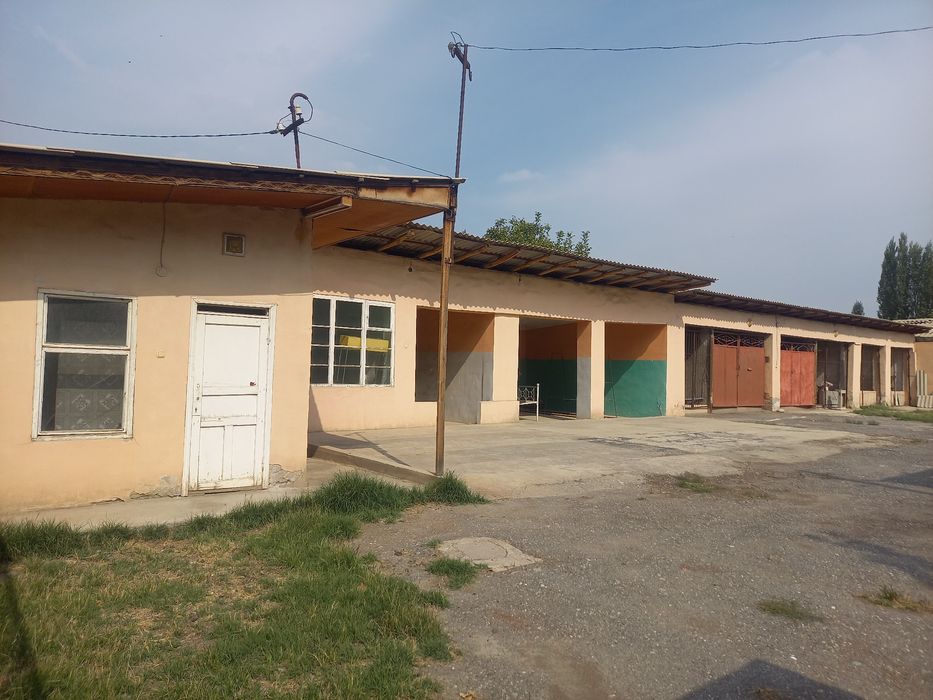 Vodilda xovli joy sotiladi.(jami8.5 sotix 6 s. turar 2.5 s. noturar)