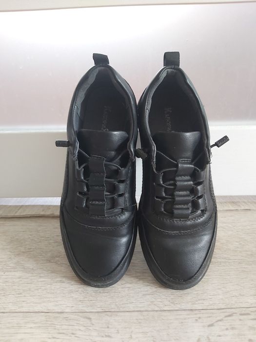 Продается школьная обувь