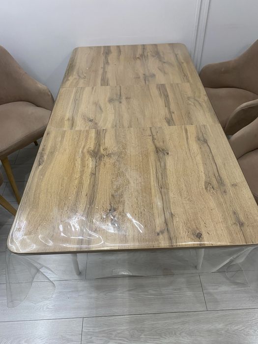 Стол и стулия хорошого качества