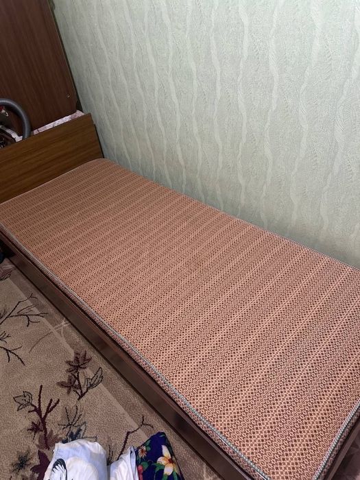 Продаётся 2 Кровати + 2 тумбочки