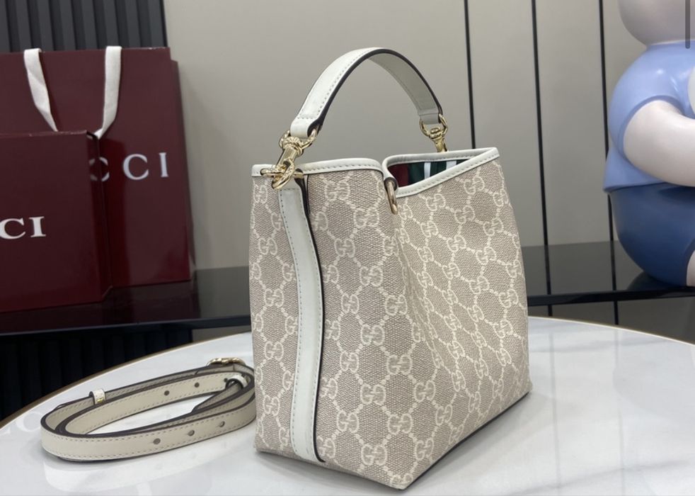 Gucci чанта естествена кожа