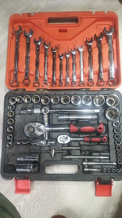 Продаются набор ключей и всякие вещи