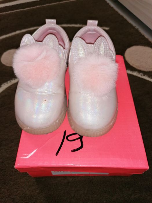 Розови обувки за момиче