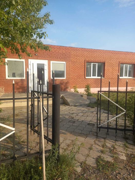 Продается коммерческое помещение  в п Айсары, с. Глазуновка