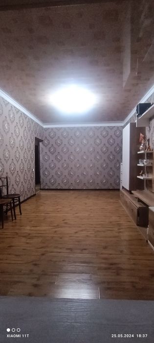 Продаётся 4 ком. квартира, 77 серия, 4 этаж 4 эт.дома. Паркент. базар.