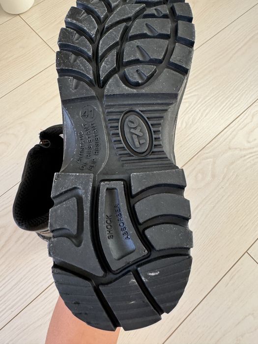 Продам спец обувь