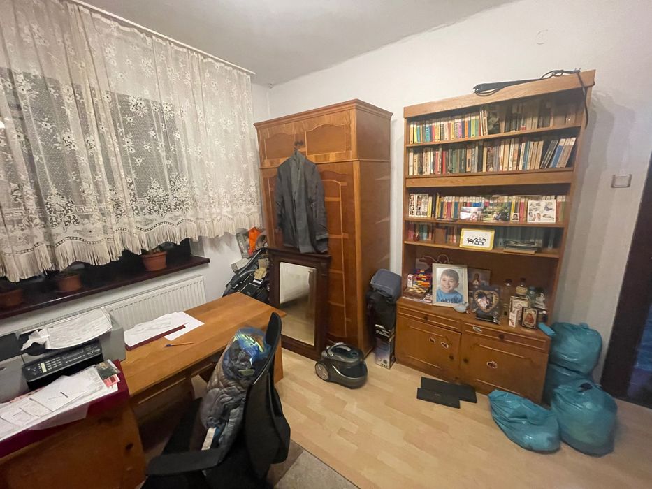 Mobilă din lemn cameră tineret
