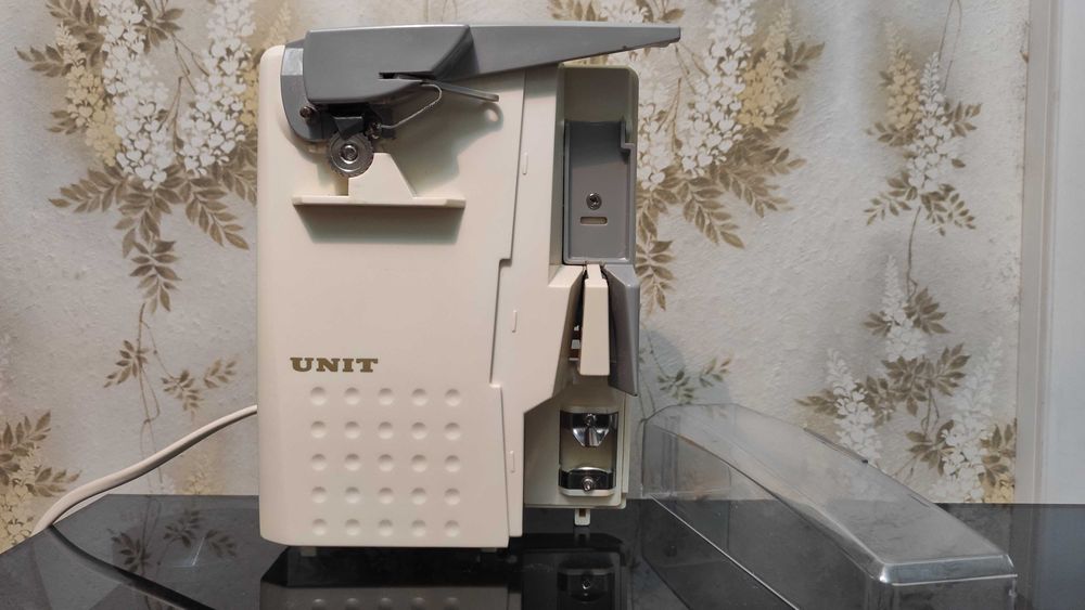 Unit UCO-395 (Австрия) - консервный нож  открывалка и ножеточка.