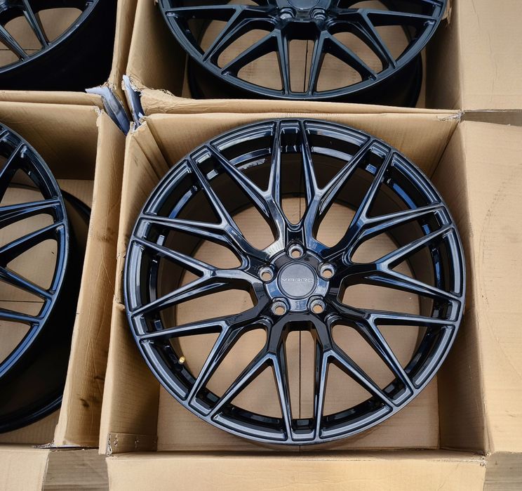 Jante 5 x 114.3 R20  Varro USA  - Full Black  Alpine Aston Martin BYD Dodge  INFINITI Land Rover LEXUS MASERATI Mitsubishi NISSAN Suzuki TESLA TOYOTA