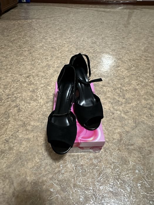 Продам босоножки