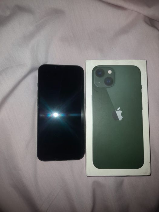 Продается iPhone 13, зеленый цвет.