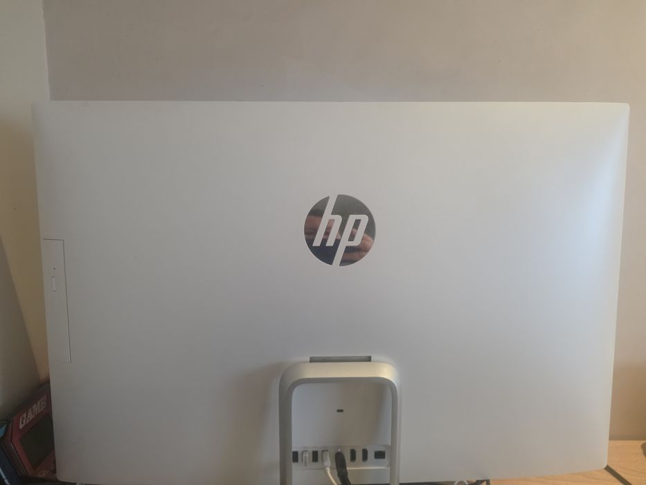 Sistem PC Al in One HP Pavilion 27-r101nq, 27" Full HD, Intel Core i3