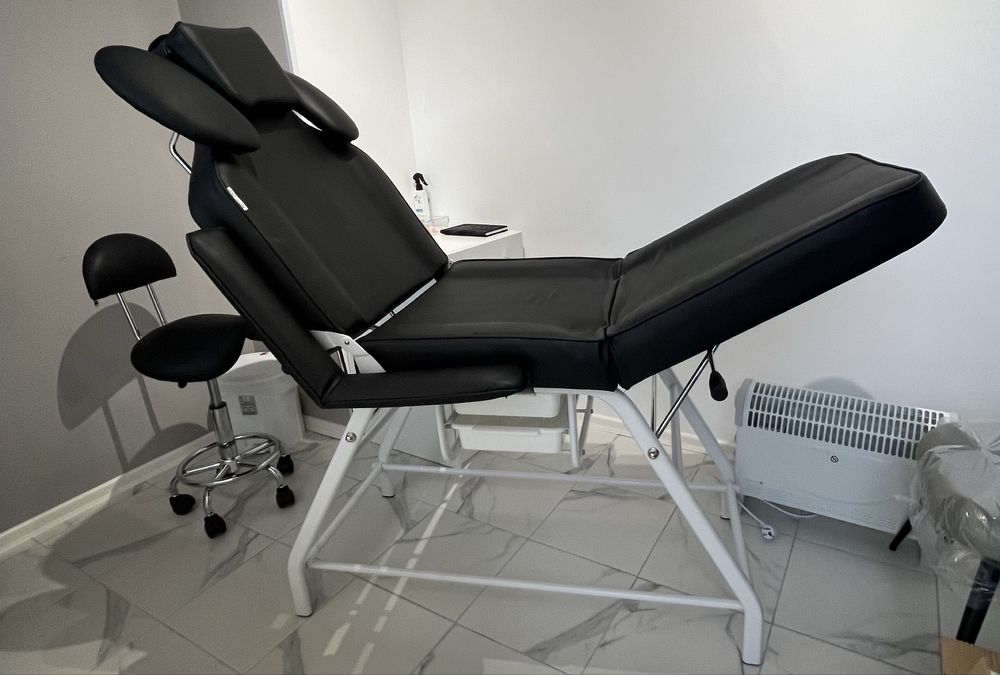 Козметичен стол  подходящ за миглопластика, микроблейдинг и грим