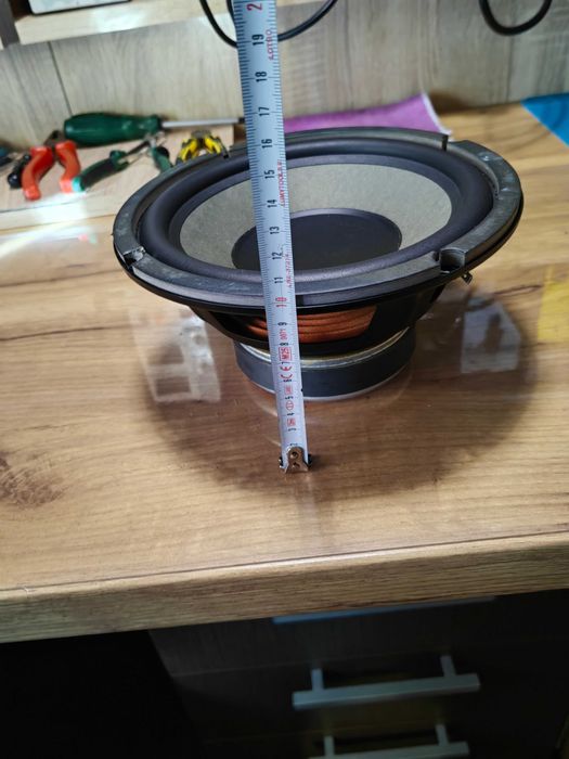 Difuzor subwoofer INFINITY de 20 cm.