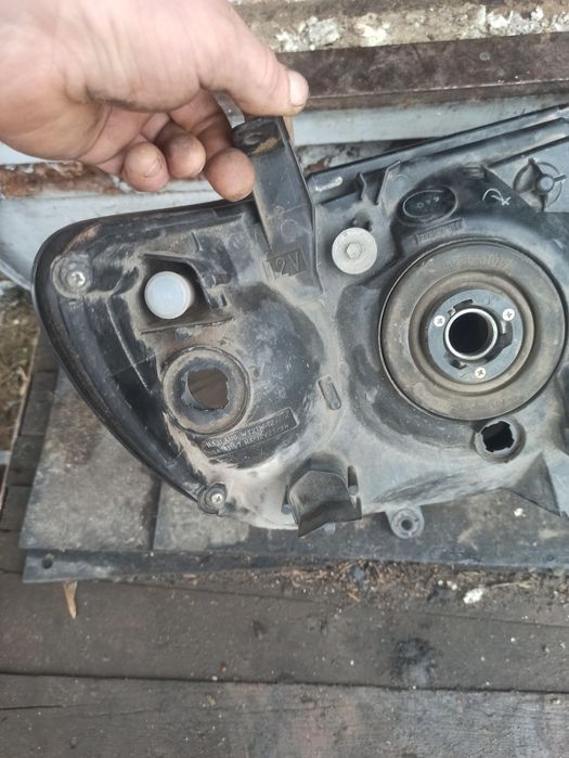 Продам фару(левая)оригинал Ландкрузер 100