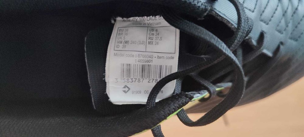 Gheata fotbal teren sintetic sau iarba