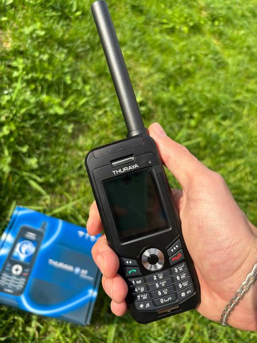 Спутниковый телефон Thuraya XT