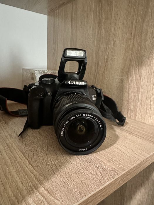 зеркальный фотоаппарат.