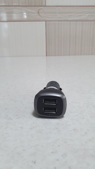 Vînd Încărcător original cu 2 eșiri USB pentru GPS tomtom