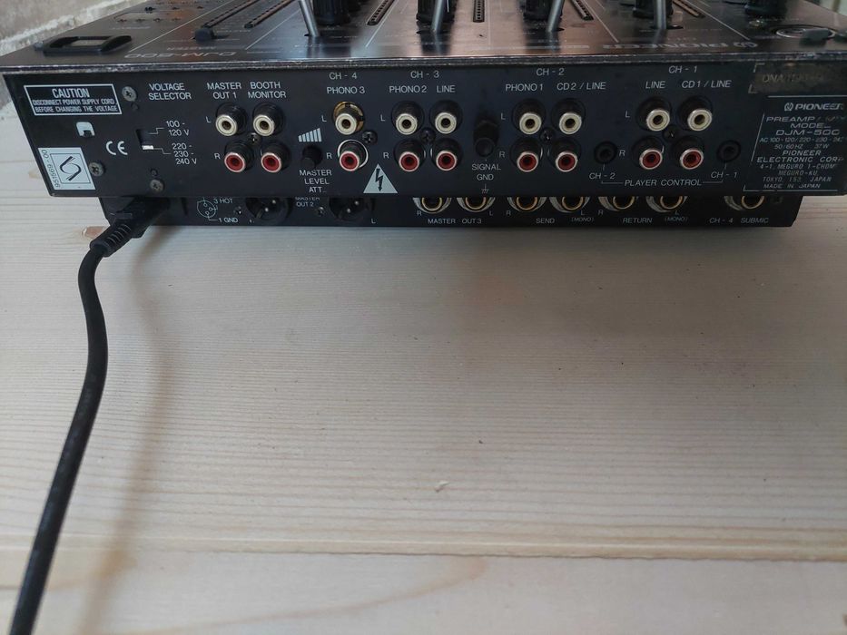 Pioneer DJM-500 –професионален пулт
