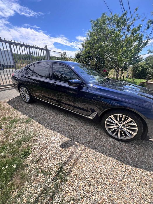 BMW SERIA 750i Xdrive