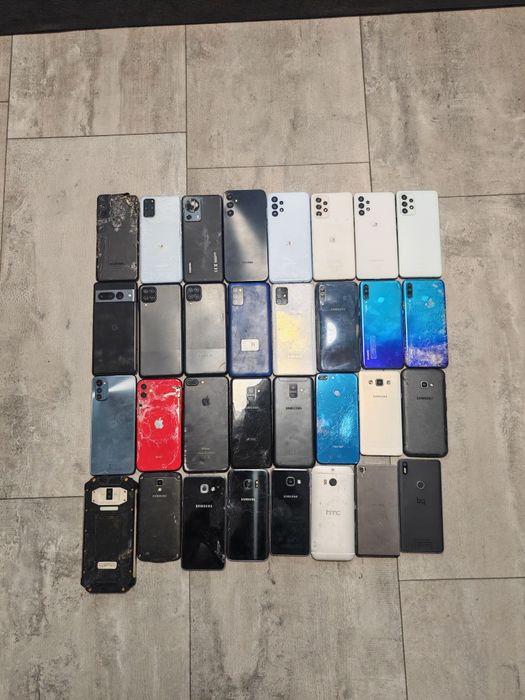 Телефони за части