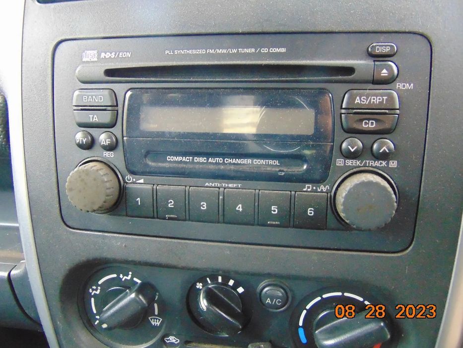 radio Cd Suzuki Jimny original dezmembrez jimny 1.3 ac clima 4x4