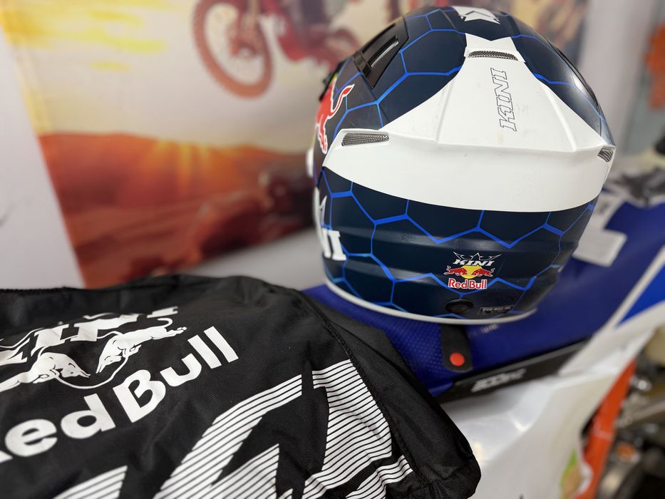 Каска RedBuLL L-размер 150€