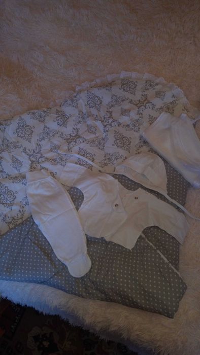 Продам комплект на выписку.