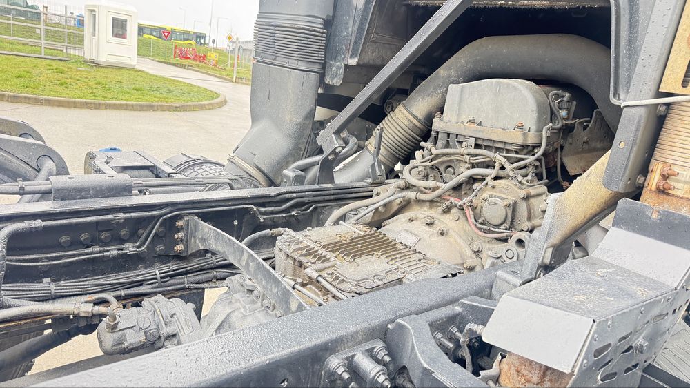 Renault  kerax 8x4 500 cp