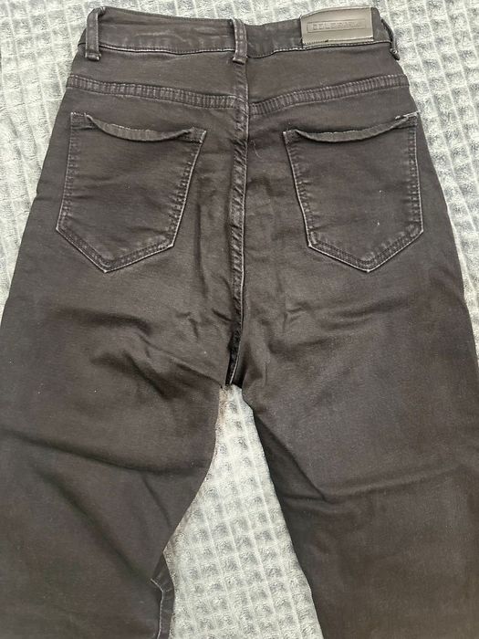 Женские черные джинсы