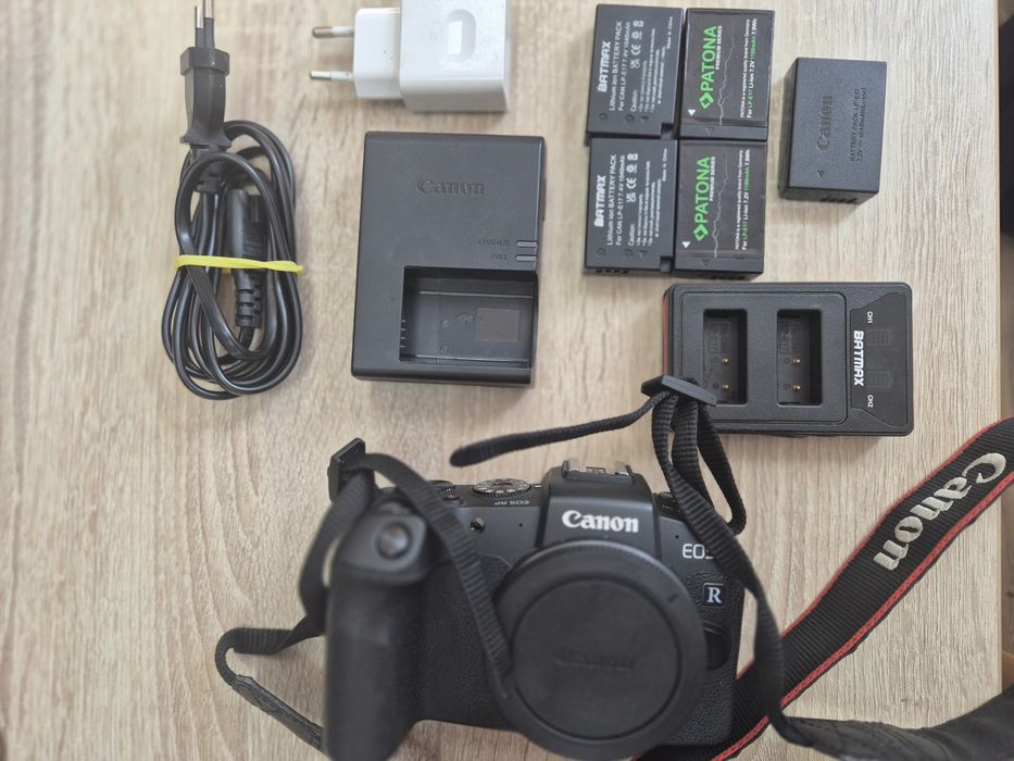 Aparat foto Canon eos R mirrorless + acumulatori si încărcător