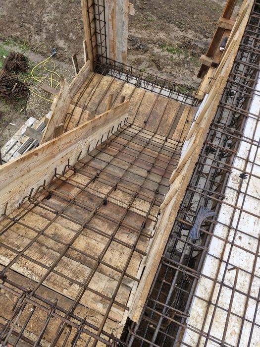 Execut case la roșu