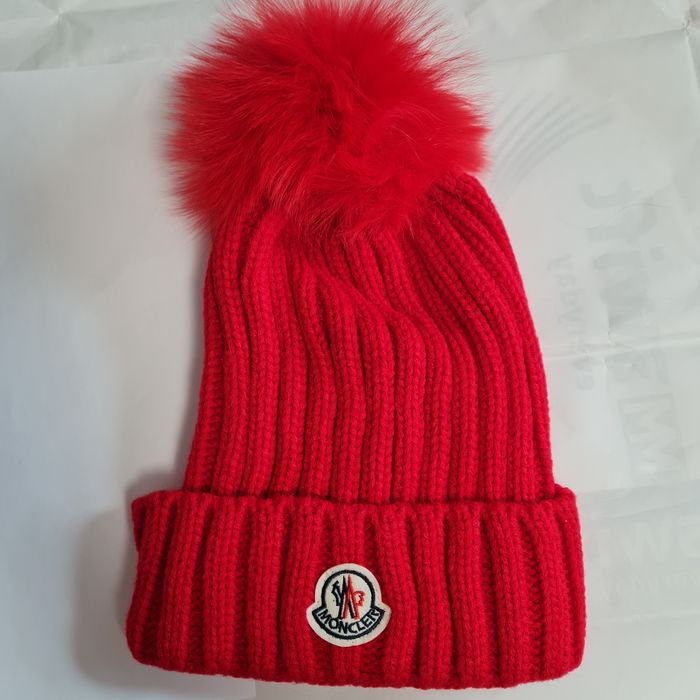 Caciua M o n c l e r, mot blana nat