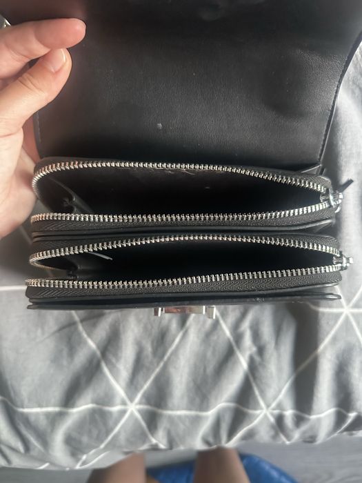 Чантичка GUESS.