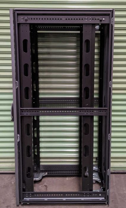 HP 10642 42U Server Rack Cabinet – uși perforate – 19″ (3 buc)