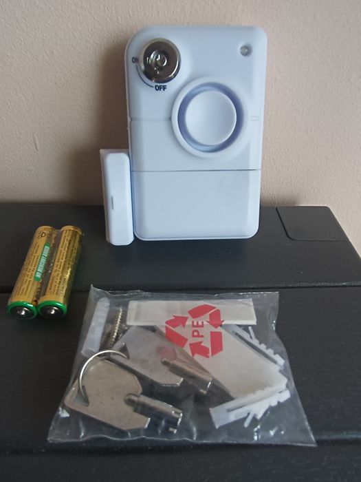 Аларма за врата с датчик